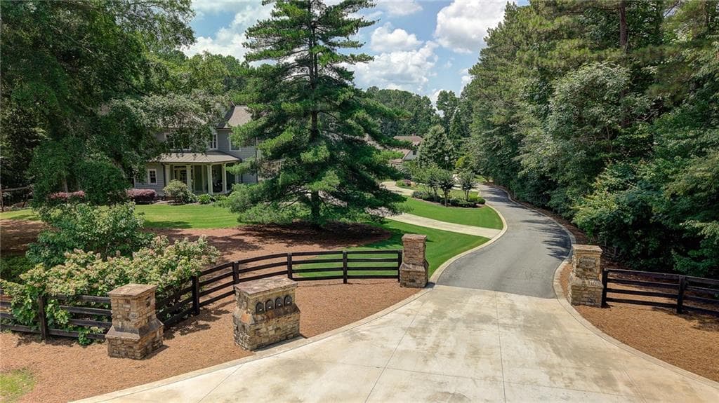 7 bedroom, 7 bathroom, 7,251 sq ft single family residence under contract at 1900 Danforth Pointe Drive, Marietta, GA 30066 — photo 3