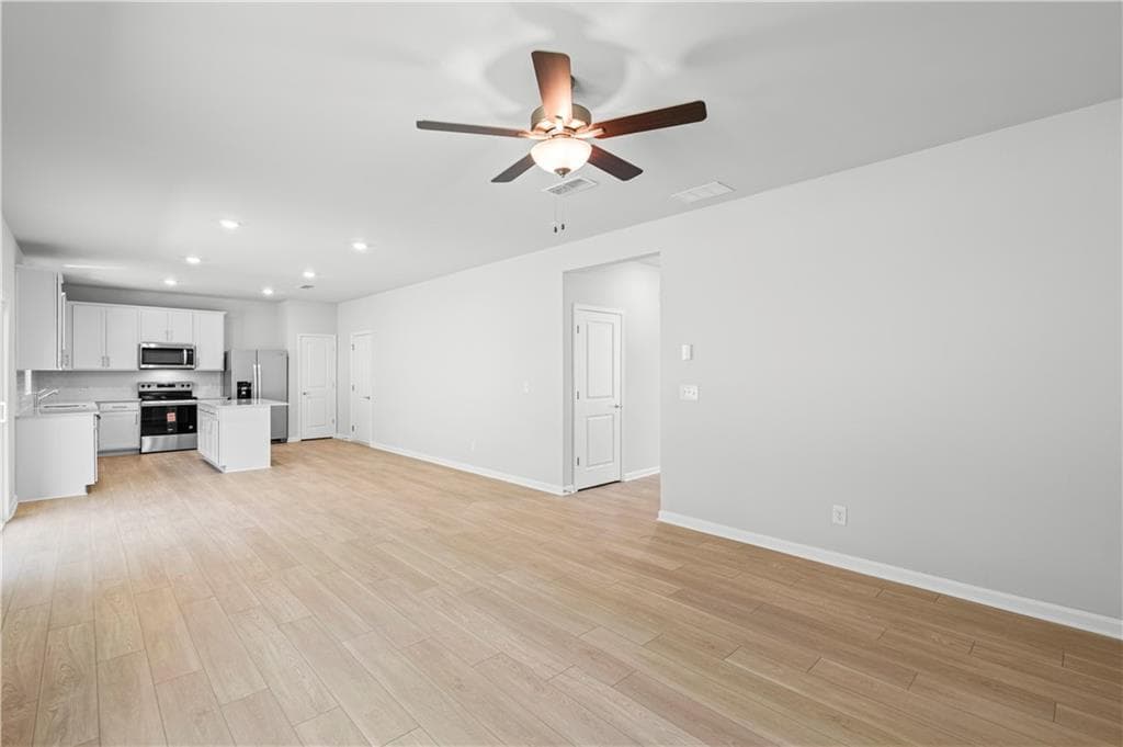 3 bedroom, 3 bathroom, 2,068 sq ft single family residence for sale at 3127 Orwell Drive, Gainesville, GA 30507 — photo 4