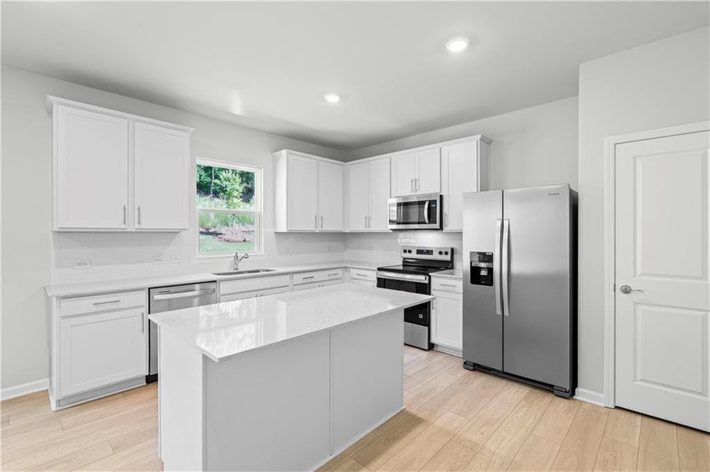 3 bedroom, 3 bathroom, 2,068 sq ft single family residence for sale at 3127 Orwell Drive, Gainesville, GA 30507 — photo 8