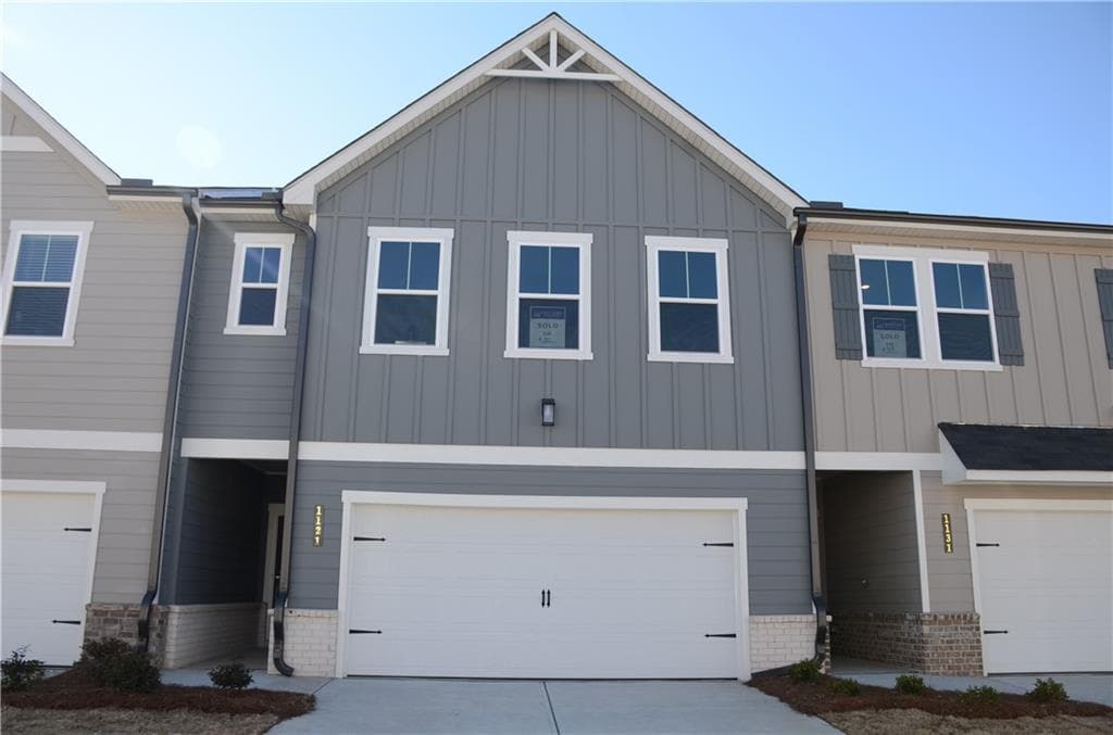 3 bedroom, 3 bathroom, 2,214 sq ft townhouse for rent at 1121 Point Place Drive, Loganville, GA 30052 for $2,300 a month — photo 1 of 36