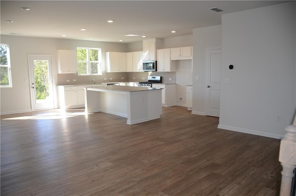 3 bedroom, 3 bathroom, 2,214 sq ft townhouse for rent at 1121 Point Place Drive, Loganville, GA 30052 for $2,300 a month — photo 5