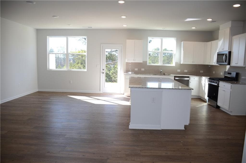 3 bedroom, 3 bathroom, 2,214 sq ft townhouse for rent at 1121 Point Place Drive, Loganville, GA 30052 for $2,300 a month — photo 6