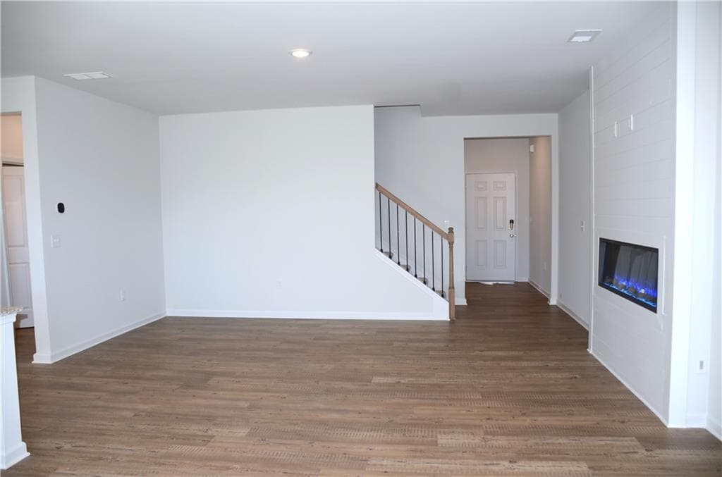 3 bedroom, 3 bathroom, 2,214 sq ft townhouse for rent at 1121 Point Place Drive, Loganville, GA 30052 for $2,300 a month — photo 8