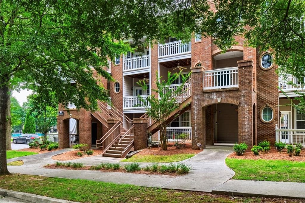 1 bedroom, 1 bathroom, 880 sq ft condominium for sale at 1752 Pryor Road 311, Atlanta, GA 30315