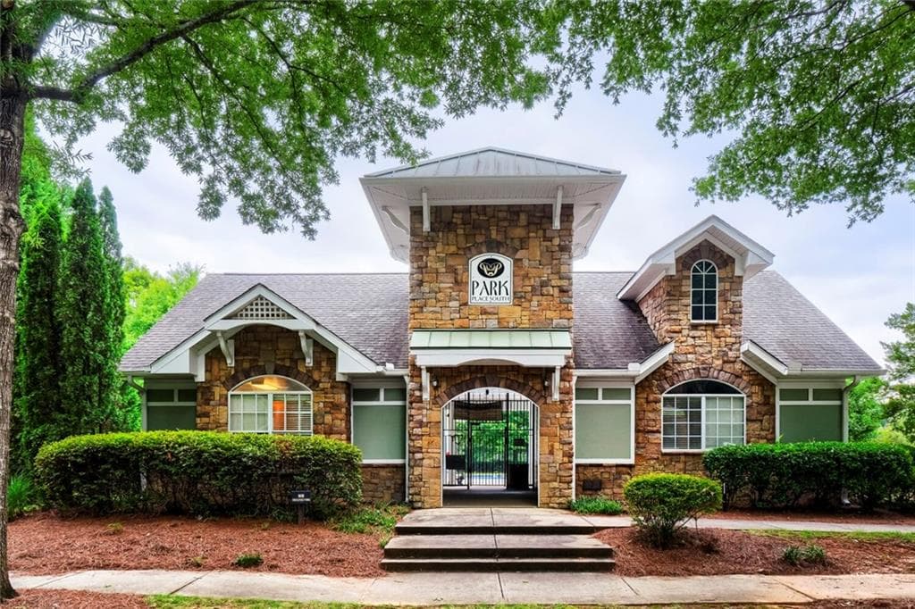 1 bedroom, 1 bathroom, 880 sq ft condominium for sale at 1752 Pryor Road 311, Atlanta, GA 30315 — photo 4