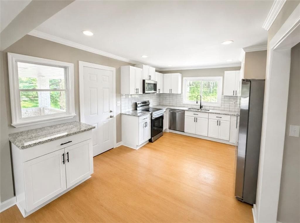 4 bedroom, 2 bathroom, 1,646 sq ft single family residence for sale at 481 Hammond Drive, Atlanta, GA 30328 — photo 2