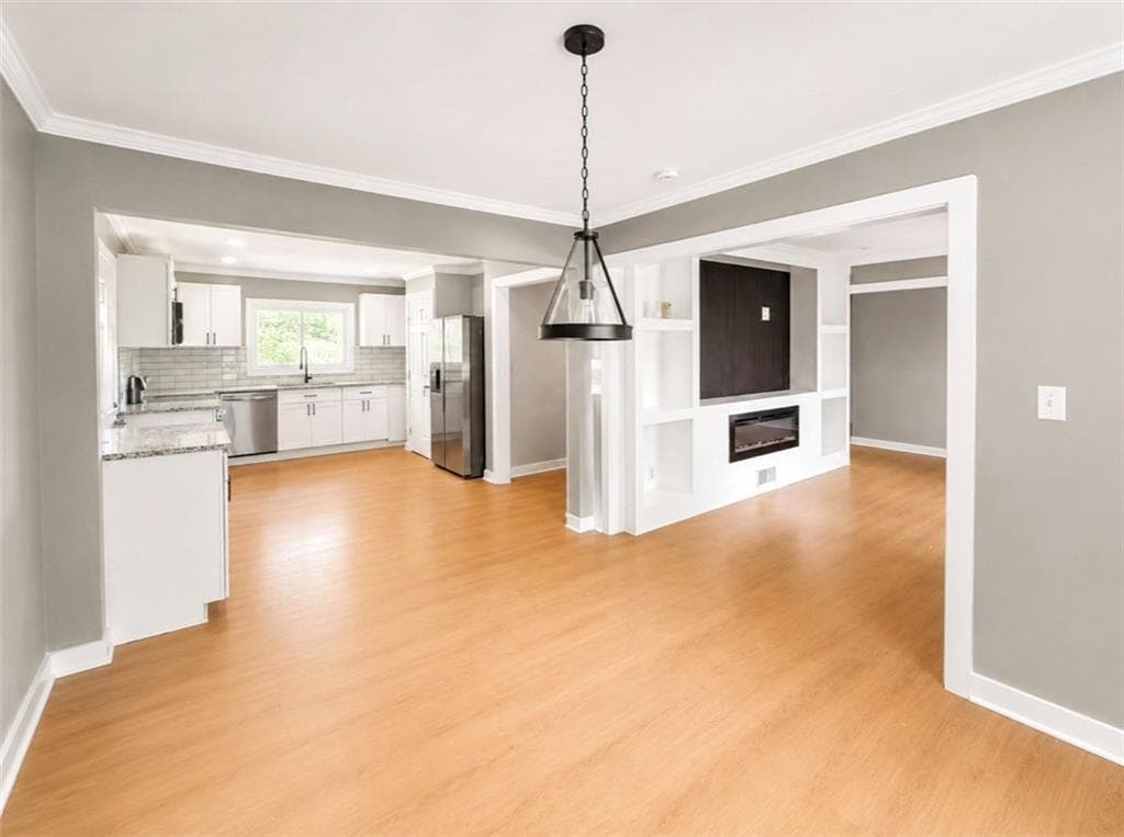 4 bedroom, 2 bathroom, 1,646 sq ft single family residence for sale at 481 Hammond Drive, Atlanta, GA 30328 — photo 3