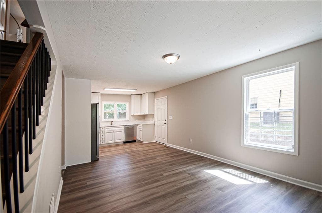 3 bedroom, 2 bathroom, 1,287 sq ft single family residence for sale at 8454 Hightower Trail, Snellville, GA 30039 — photo 4