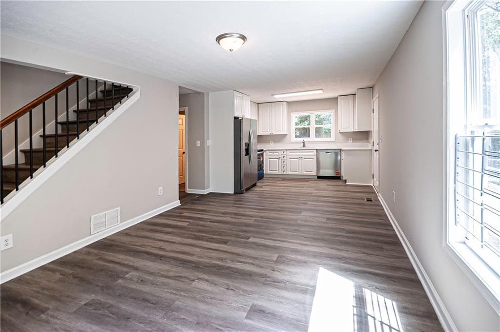 3 bedroom, 2 bathroom, 1,287 sq ft single family residence for sale at 8454 Hightower Trail, Snellville, GA 30039 — photo 6