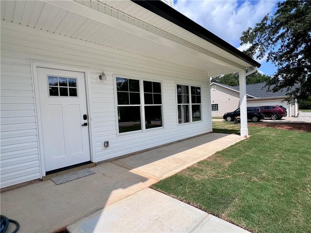 4 bedroom, 4 bathroom, 2,790 sq ft single family residence under contract at 936 Anna Marie Lane, Monroe, GA 30655 — photo 4