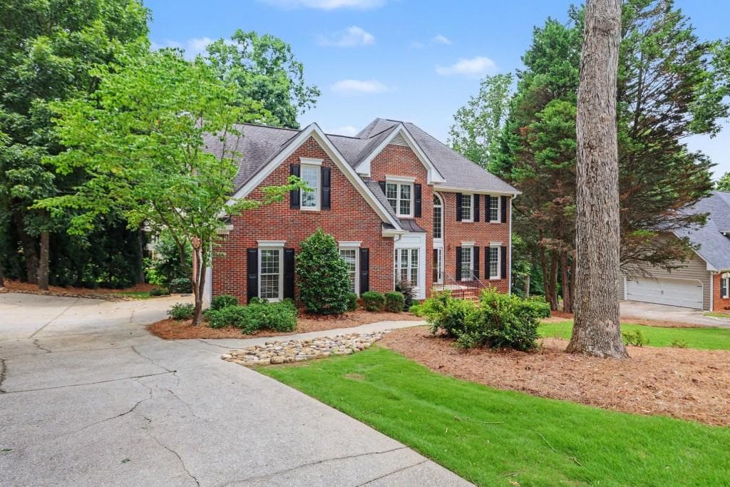 7 bedroom, 4 bathroom, 2,936 sq ft single family residence under contract at 5008 CHAPEL LAKE Circle, Douglasville, GA 30135 — photo 2