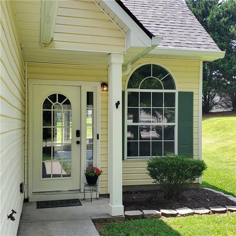 5 bedroom, 3 bathroom, 2,300 sq ft single family residence for sale at 833 Kendall Park Drive, Winder, GA 30680 — photo 4
