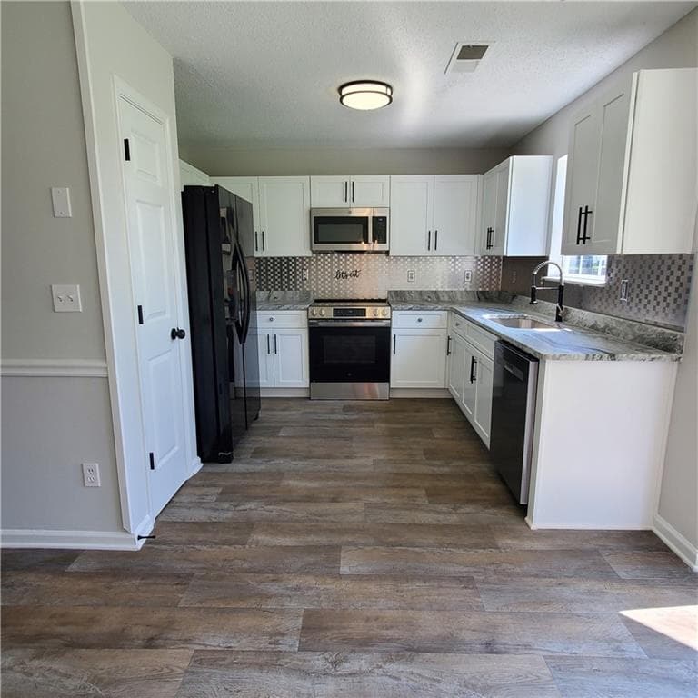 5 bedroom, 3 bathroom, 2,300 sq ft single family residence for sale at 833 Kendall Park Drive, Winder, GA 30680 — photo 9