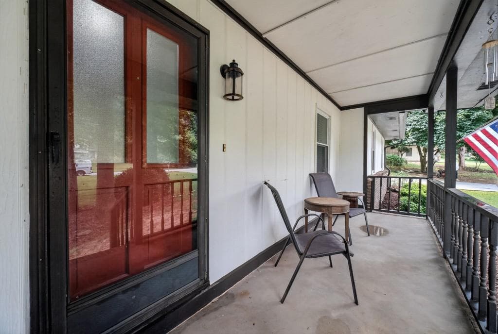 3 bedroom, 2 bathroom, 2,025 sq ft single family residence under contract at 286 Windmill Pointe, Lawrenceville, GA 30044 — photo 4