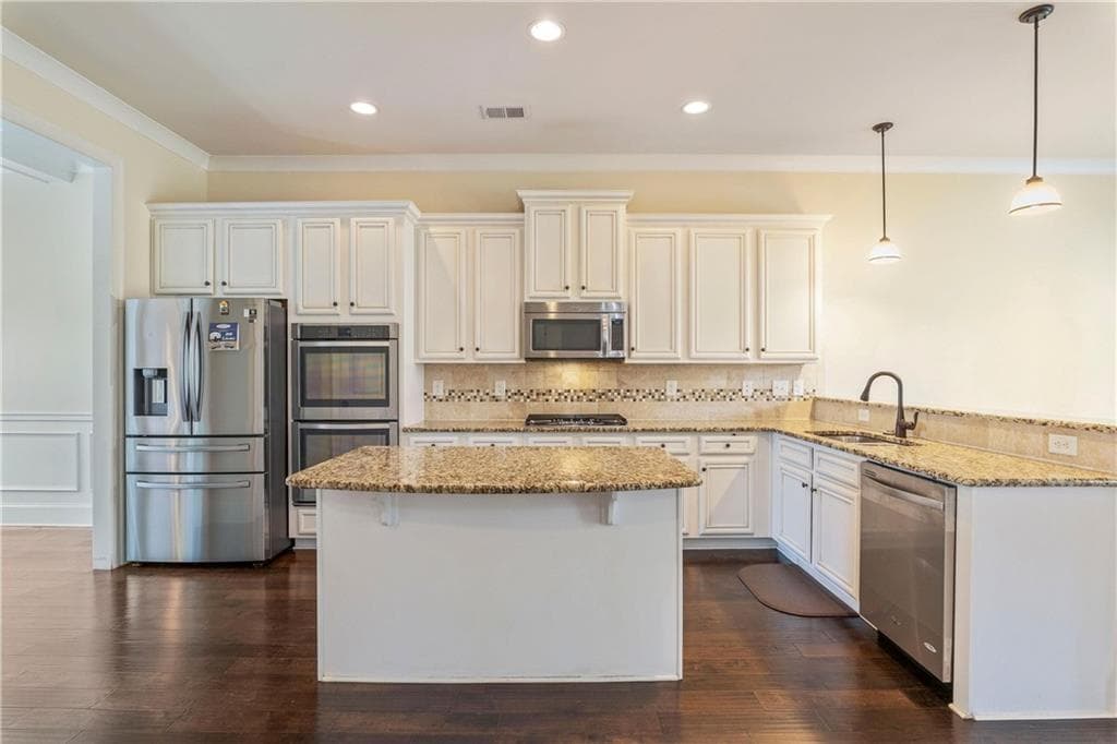 5 bedroom, 4 bathroom, 3,600 sq ft single family residence under contract at 6857 Louis Drive, Locust Grove, GA 30248 — photo 5