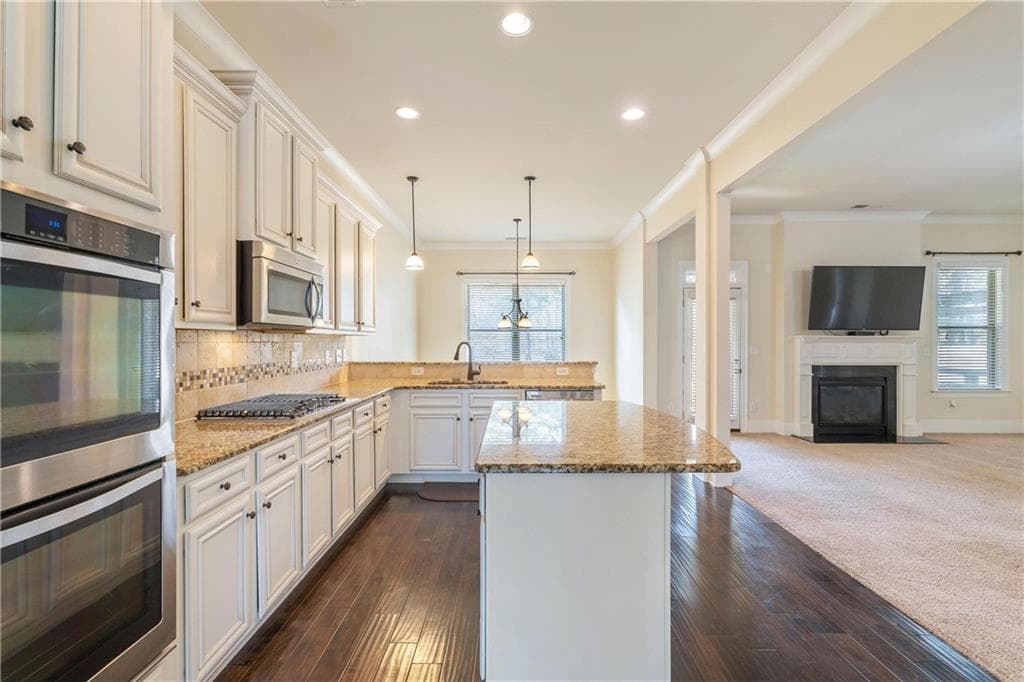 5 bedroom, 4 bathroom, 3,600 sq ft single family residence under contract at 6857 Louis Drive, Locust Grove, GA 30248 — photo 6