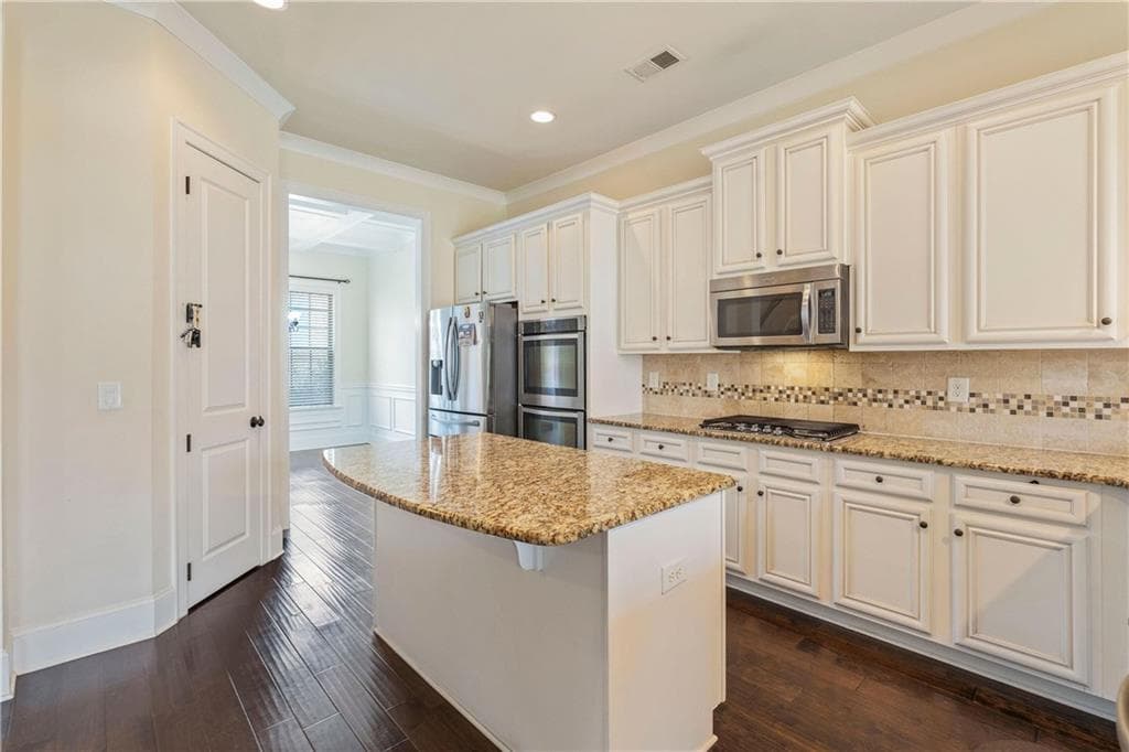5 bedroom, 4 bathroom, 3,600 sq ft single family residence under contract at 6857 Louis Drive, Locust Grove, GA 30248 — photo 7