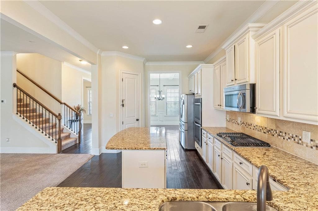 5 bedroom, 4 bathroom, 3,600 sq ft single family residence under contract at 6857 Louis Drive, Locust Grove, GA 30248 — photo 9