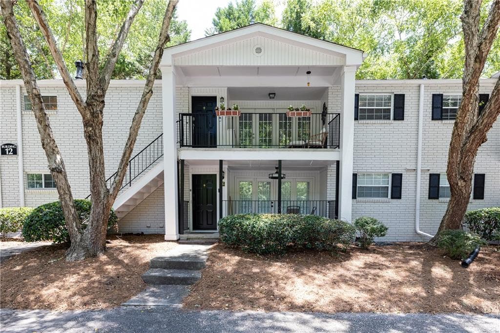 2 bedroom, 1 bathroom, 1,020 sq ft condominium sold at 311 Peachtree Hills Avenue 12F, Atlanta, GA 30305
