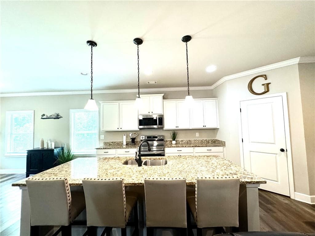 3 bedroom, 3 bathroom, 2,301 sq ft single family residence for sale at 5848 Ridgedale Court, Gainesville, GA 30506 — photo 4