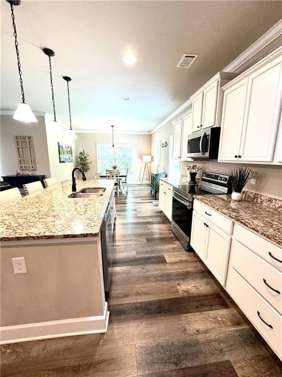 3 bedroom, 3 bathroom, 2,301 sq ft single family residence for sale at 5848 Ridgedale Court, Gainesville, GA 30506 — photo 5
