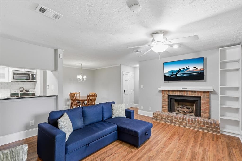 2 bedroom, 1 bathroom, 1,045 sq ft condominium under contract at 612 Tuxworth Circle, Decatur, GA 30033