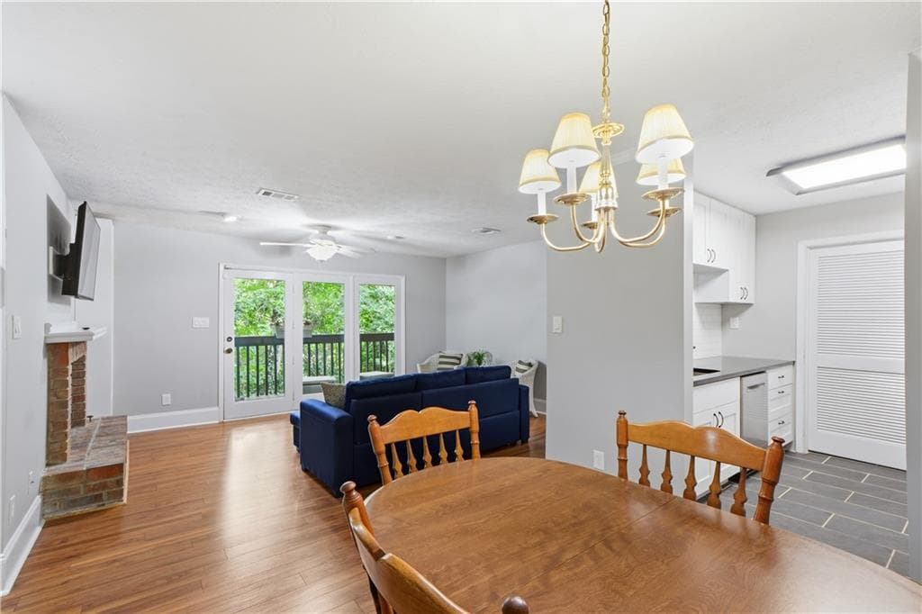 2 bedroom, 1 bathroom, 1,045 sq ft condominium under contract at 612 Tuxworth Circle, Decatur, GA 30033 — photo 2
