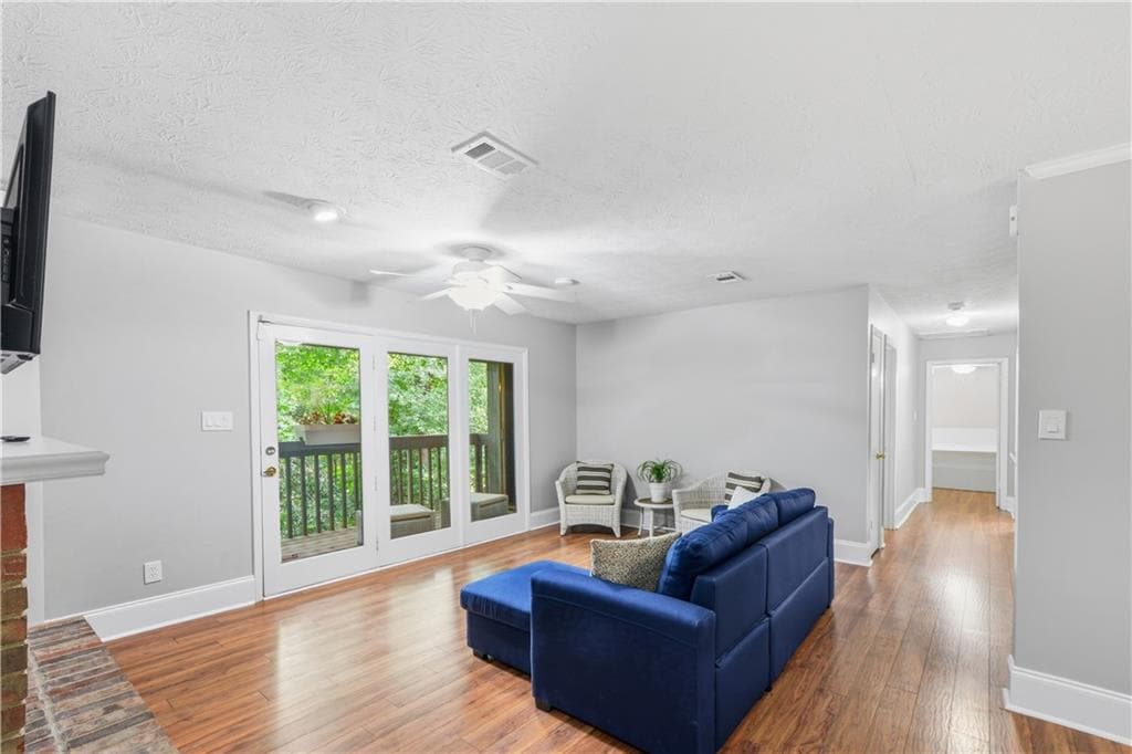 2 bedroom, 1 bathroom, 1,045 sq ft condominium under contract at 612 Tuxworth Circle, Decatur, GA 30033 — photo 3
