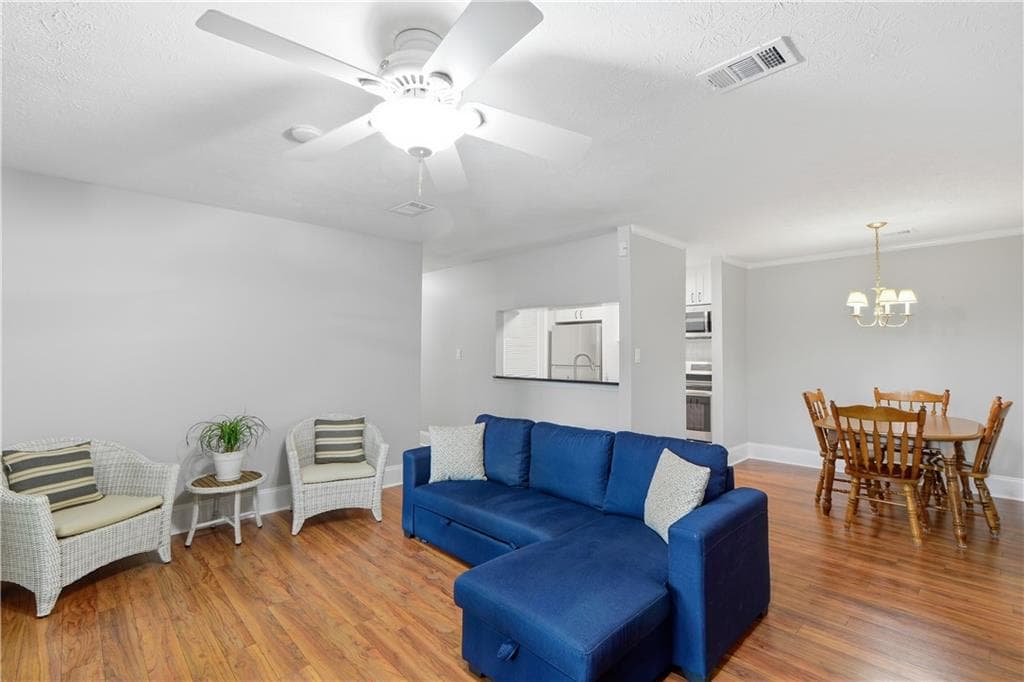 2 bedroom, 1 bathroom, 1,045 sq ft condominium under contract at 612 Tuxworth Circle, Decatur, GA 30033 — photo 5