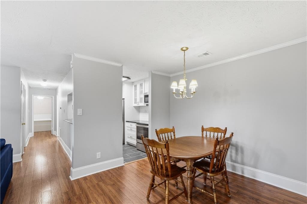 2 bedroom, 1 bathroom, 1,045 sq ft condominium under contract at 612 Tuxworth Circle, Decatur, GA 30033 — photo 7