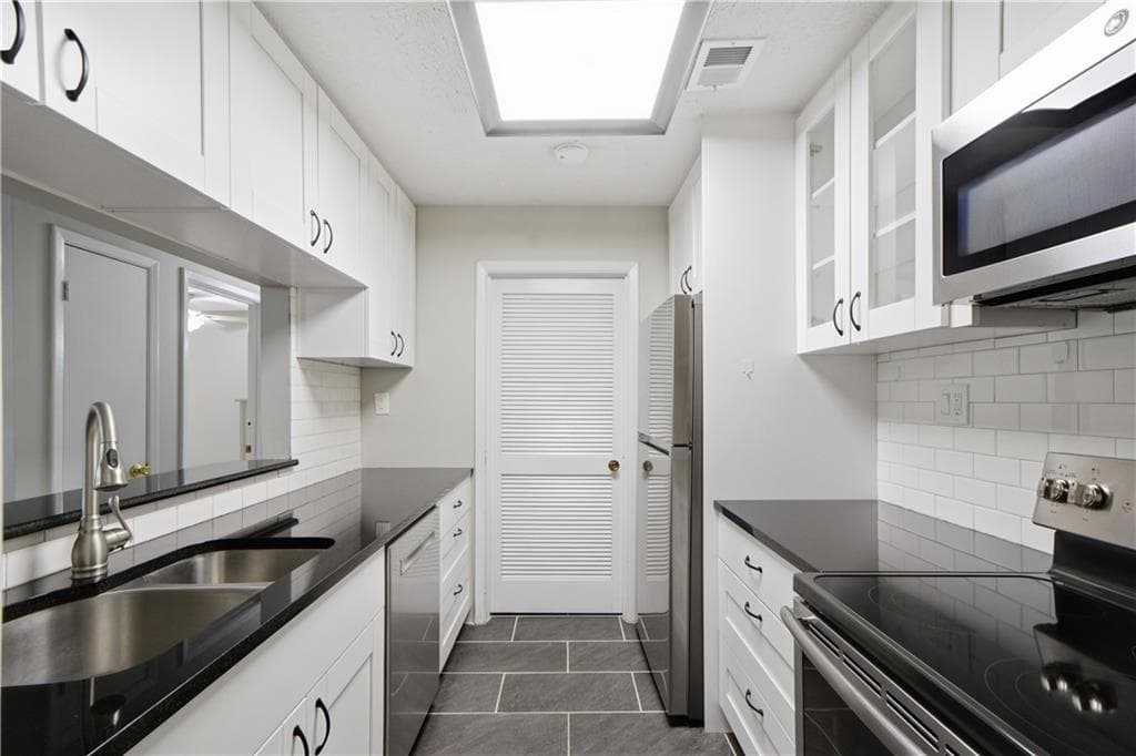 2 bedroom, 1 bathroom, 1,045 sq ft condominium under contract at 612 Tuxworth Circle, Decatur, GA 30033 — photo 9