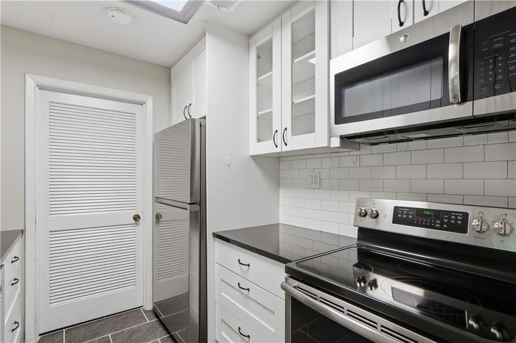 2 bedroom, 1 bathroom, 1,045 sq ft condominium under contract at 612 Tuxworth Circle, Decatur, GA 30033 — photo 10