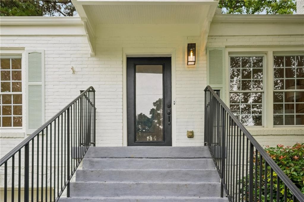 4 bedroom, 3 bathroom, 2,670 sq ft single family residence for sale at 51 Willow Wood Circle, Atlanta, GA 30317 — photo 4