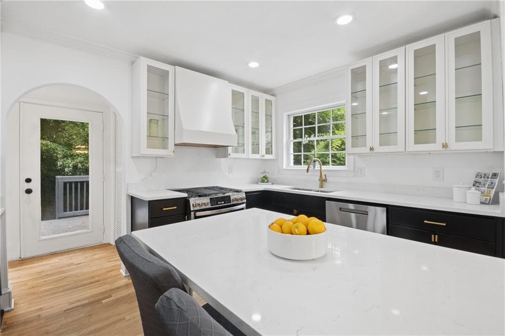 4 bedroom, 3 bathroom, 2,670 sq ft single family residence for sale at 51 Willow Wood Circle, Atlanta, GA 30317 — photo 10