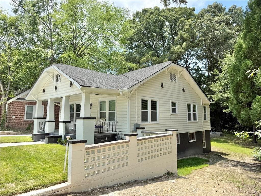 3 bedroom, 2 bathroom, 1,150 sq ft single family residence for rent at 2194 Bolton Road, Atlanta, GA 30318 for $2,300 a month — photo 4