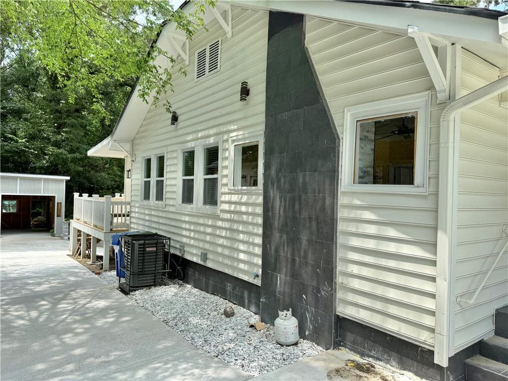 3 bedroom, 2 bathroom, 1,150 sq ft single family residence for rent at 2194 Bolton Road, Atlanta, GA 30318 for $2,300 a month — photo 8