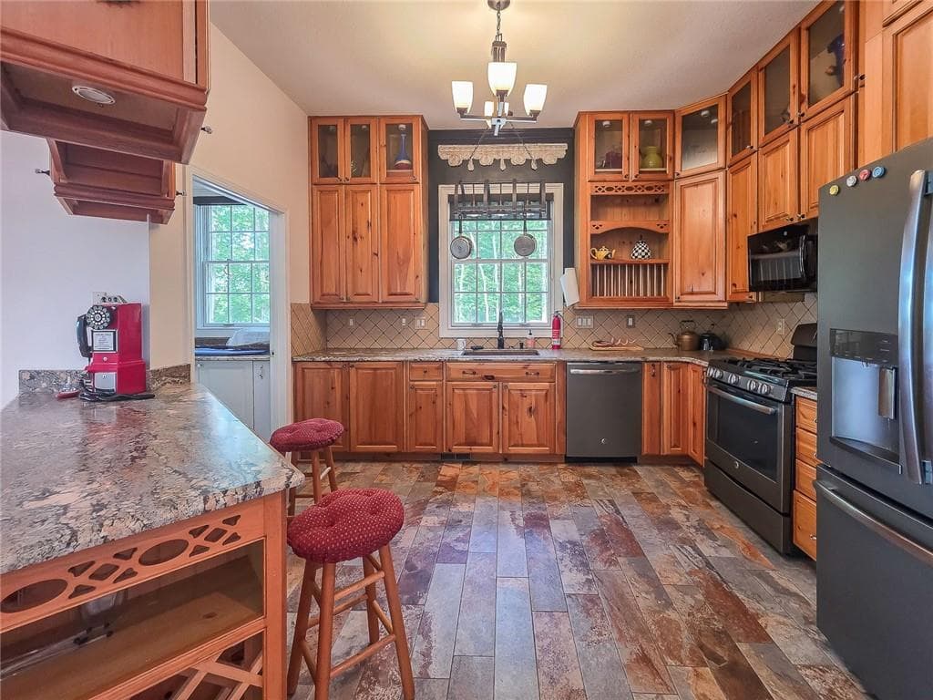 5 bedroom, 5 bathroom, 5,142 sq ft single family residence for sale at 120 Sunrock Mountain Trace, Blue Ridge, GA 30513 — photo 10