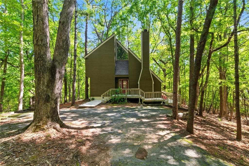 3 bedroom, 2 bathroom, 1,370 sq ft single family residence for sale at 118 Soaring Hawk Circle, Big Canoe, GA 30143 — photo 1 of 26
