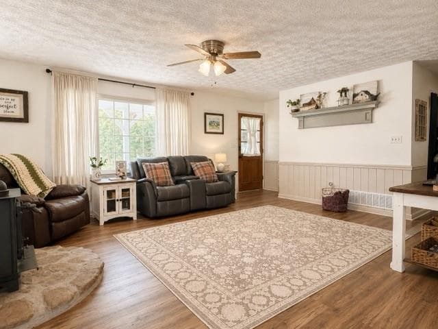 2 bedroom, 1 bathroom, 1,252 sq ft single family residence under contract at 1484 Harmony Grove Church Road, Acworth, GA 30101 — photo 7