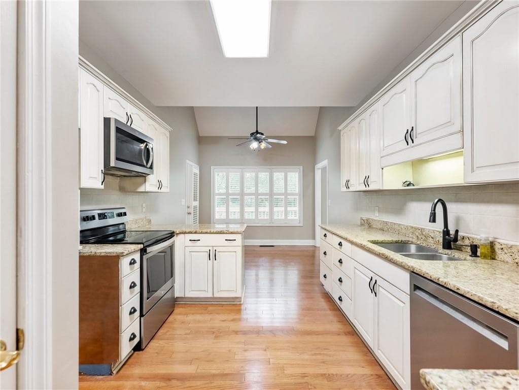 5 bedroom, 3 bathroom, 4,087 sq ft single family residence for sale at 4857 Netherlands Place, Flowery Branch, GA 30542 — photo 8