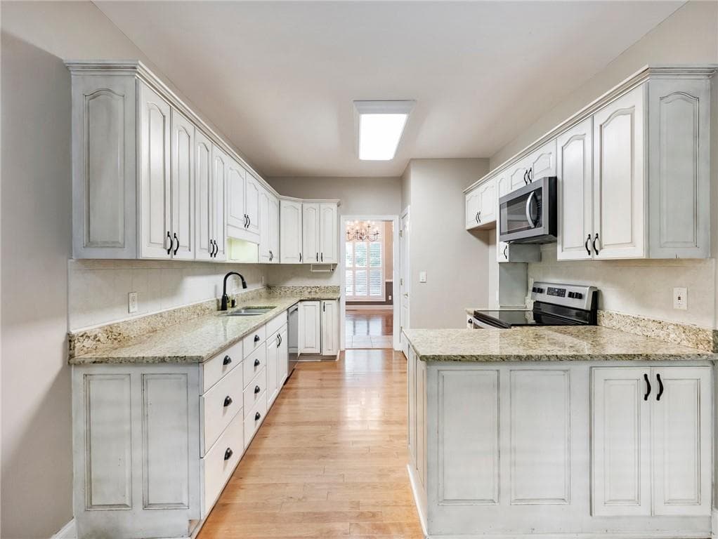 5 bedroom, 3 bathroom, 4,087 sq ft single family residence for sale at 4857 Netherlands Place, Flowery Branch, GA 30542 — photo 9