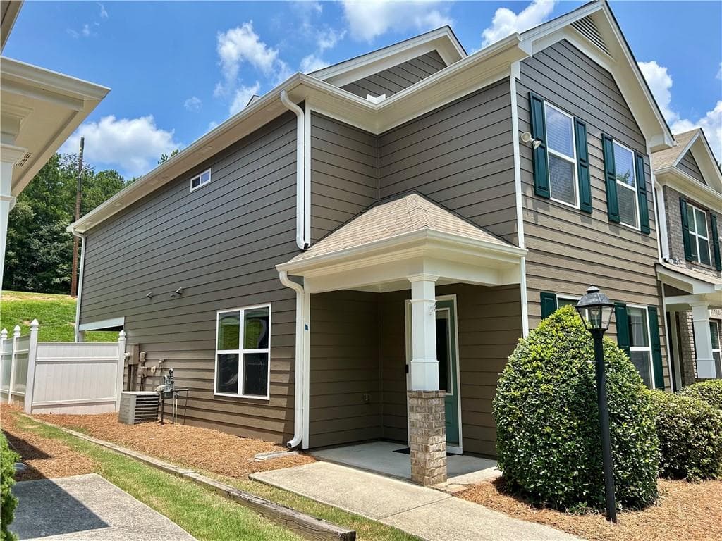 3 bedroom, 3 bathroom, 1,519 sq ft townhouse for sale at 457 Cypher Drive, Suwanee, GA 30024 — photo 2