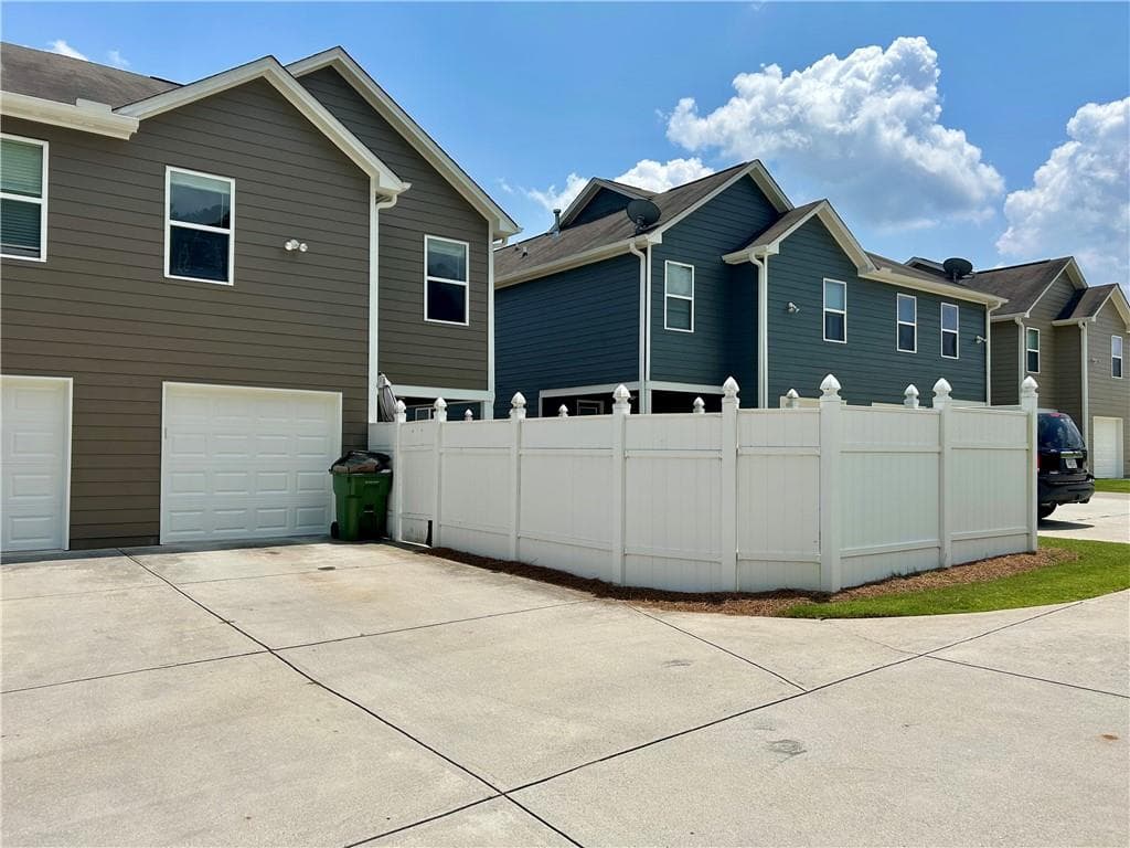 3 bedroom, 3 bathroom, 1,519 sq ft townhouse for sale at 457 Cypher Drive, Suwanee, GA 30024 — photo 4