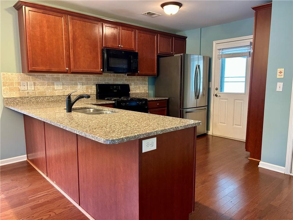3 bedroom, 3 bathroom, 1,519 sq ft townhouse for sale at 457 Cypher Drive, Suwanee, GA 30024 — photo 8