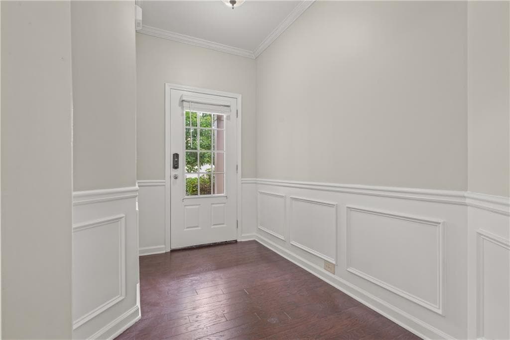 4 bedroom, 3 bathroom, 2,358 sq ft single family residence for rent at 4940 Breezewood Circle, Alpharetta, GA 30004 for $2,850 a month — photo 3