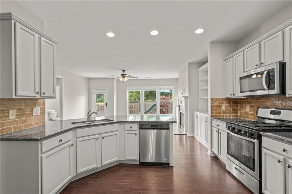 4 bedroom, 3 bathroom, 2,358 sq ft single family residence for rent at 4940 Breezewood Circle, Alpharetta, GA 30004 for $2,850 a month — photo 8