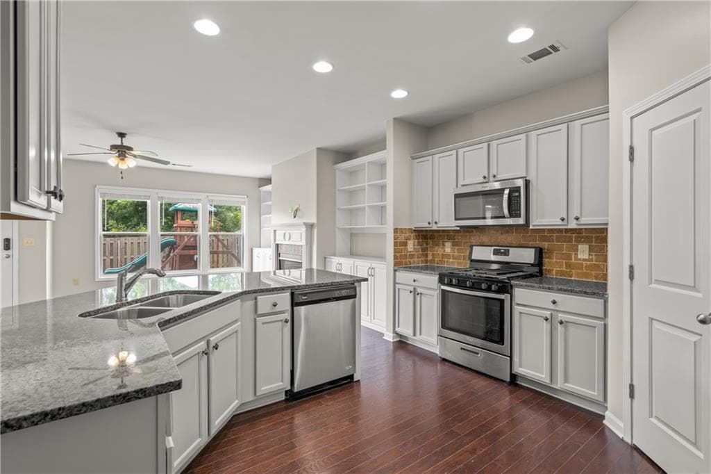4 bedroom, 3 bathroom, 2,358 sq ft single family residence for rent at 4940 Breezewood Circle, Alpharetta, GA 30004 for $2,850 a month — photo 9