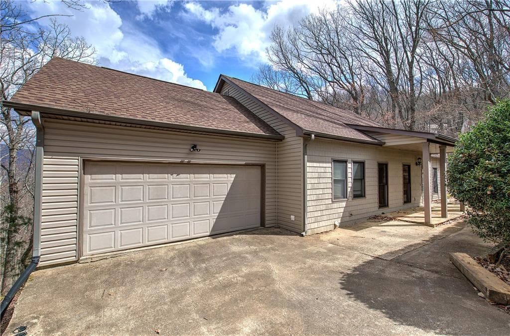 3 bedroom, 4 bathroom, 3,006 sq ft single family residence for sale at 207 Stone Ridge Court, Jasper, GA 30143