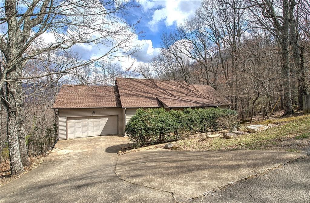 3 bedroom, 4 bathroom, 3,006 sq ft single family residence for sale at 207 Stone Ridge Court, Jasper, GA 30143 — photo 3