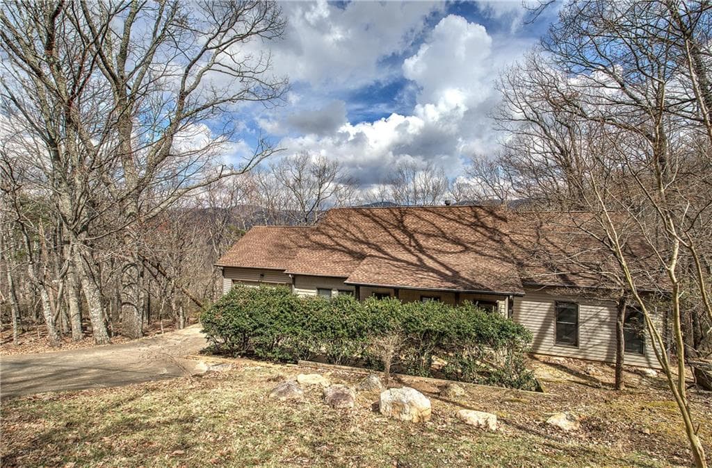 3 bedroom, 4 bathroom, 3,006 sq ft single family residence for sale at 207 Stone Ridge Court, Jasper, GA 30143 — photo 4